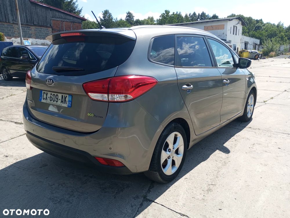 Kia Carens - 4