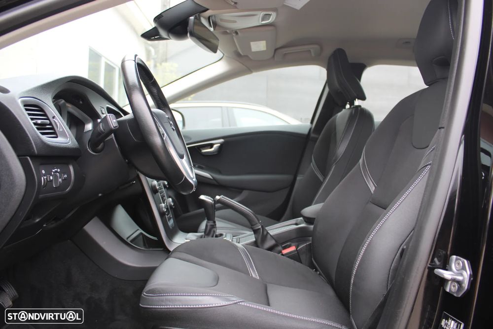 Volvo V40 2.0 D3 Momentum - 16