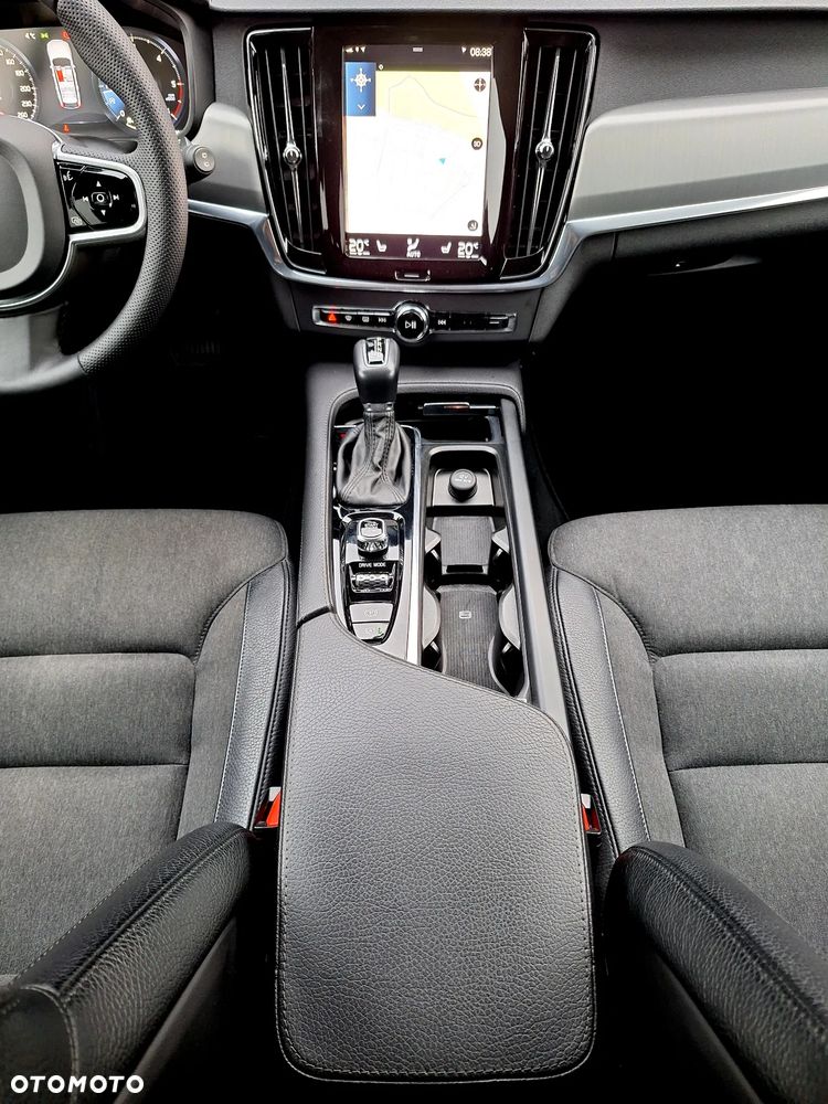 Volvo V90 D4 Momentum Pro - 29