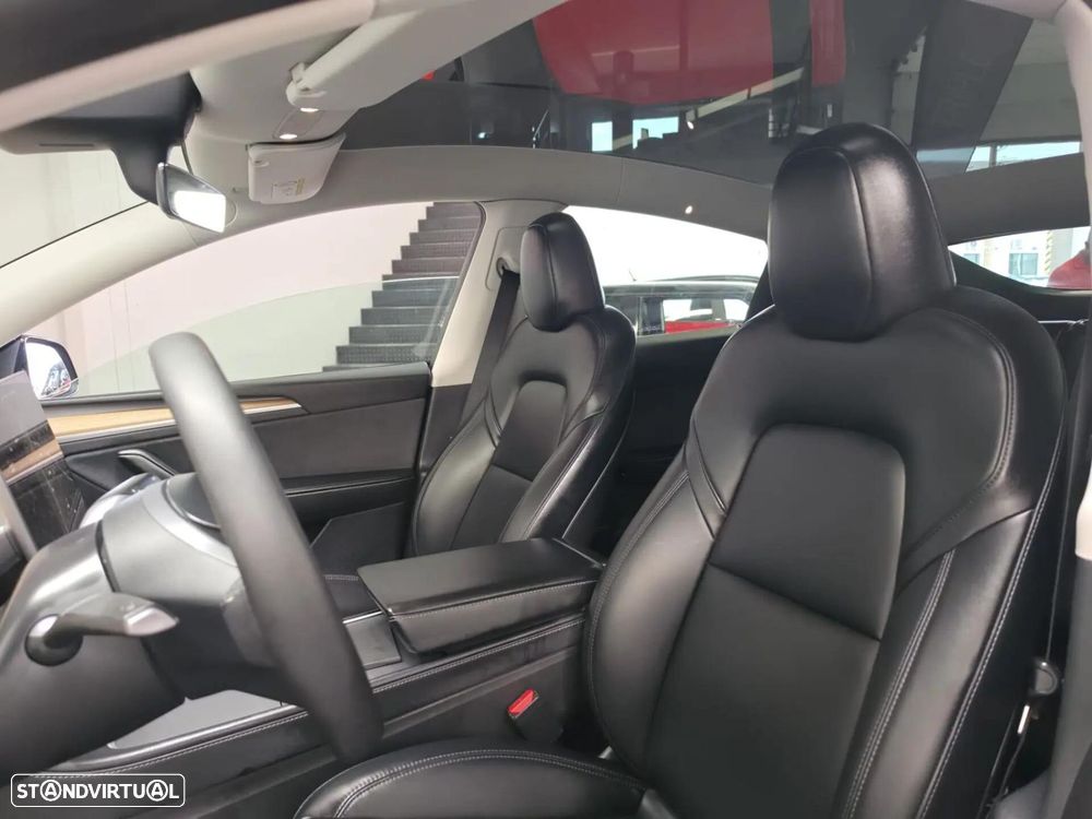 Tesla Model Y Performance Dual Motor AWD - 29