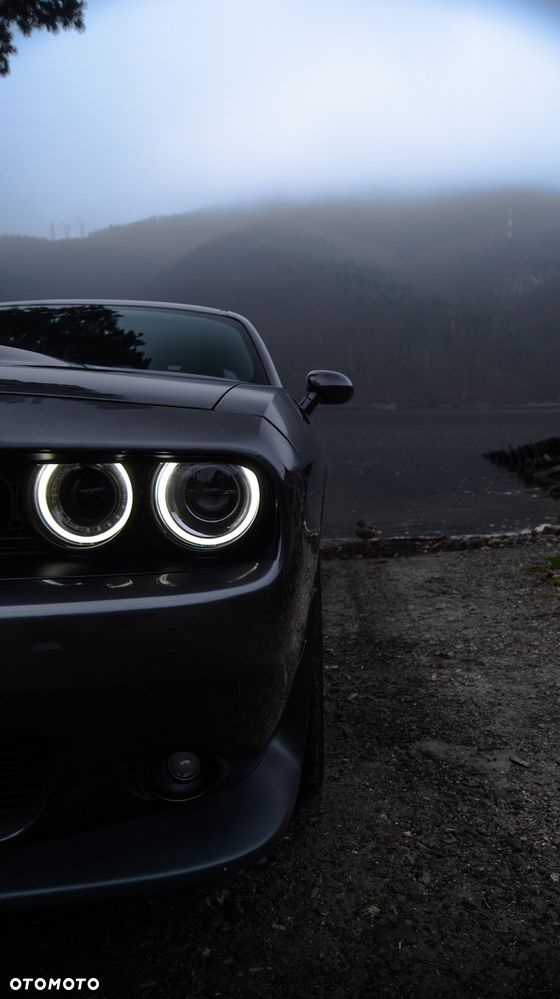 Dodge Challenger - 8