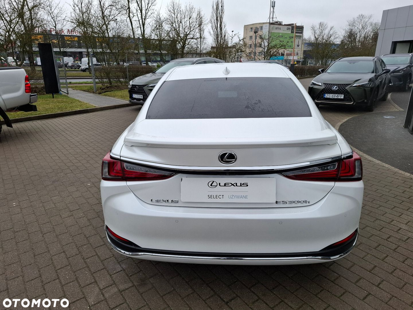 Lexus ES - 4