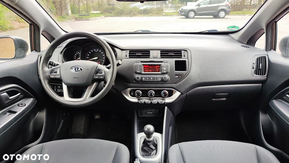 Kia Rio 1.2 Attract - 29