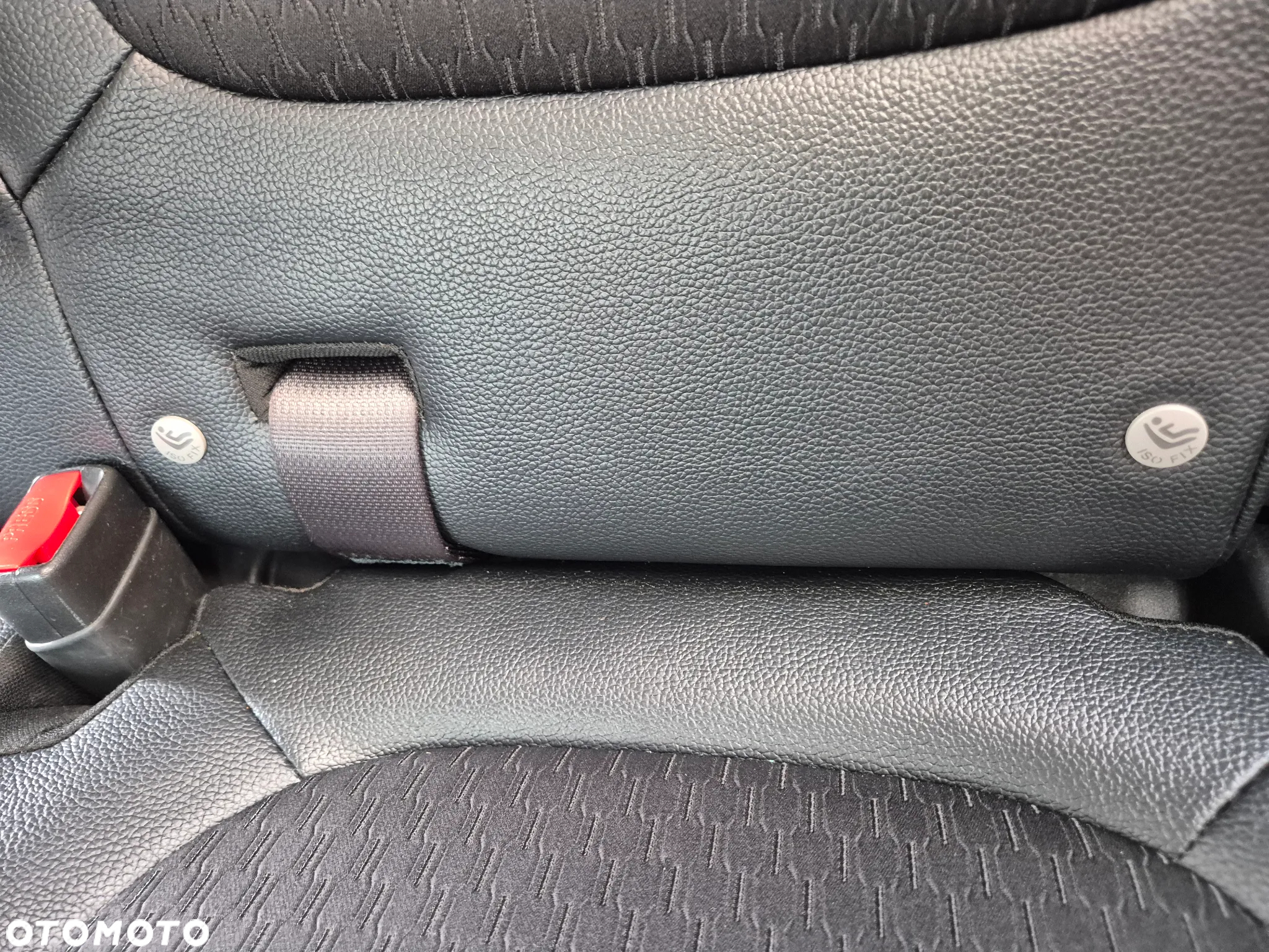 Mitsubishi Outlander 2.0 4WD Plug-In Hybrid - 38