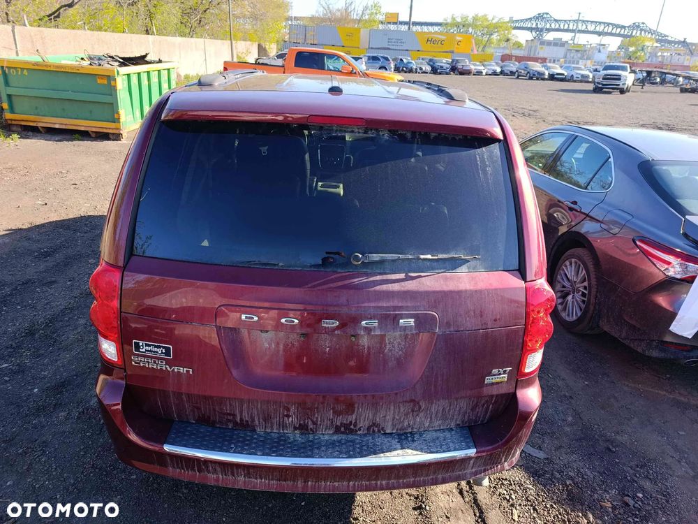 Dodge Grand Caravan - 17