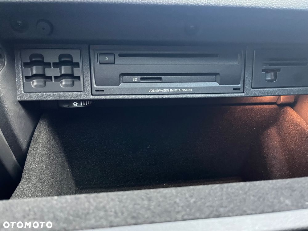 Volkswagen Golf 1.6 TDI DPF BlueMotion Technology Style - 19