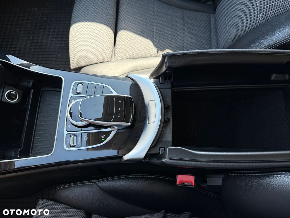 Mercedes-Benz Klasa C 180 7G-TRONIC Exclusive - 23
