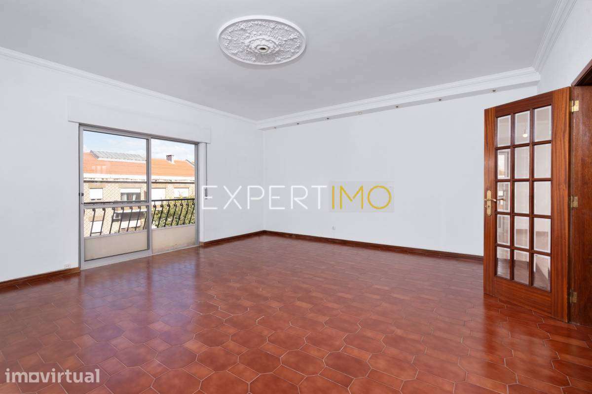 Apartamento T3 na Av. Dr. António Rodrigues Manito - Bairro do... - Grande imagem: 2/28