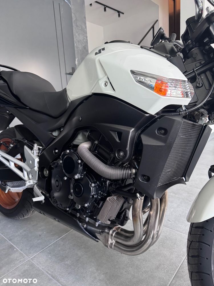Suzuki GSR - 5