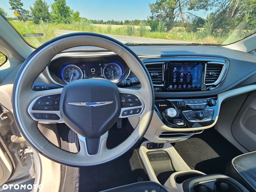 Chrysler Pacifica - 30