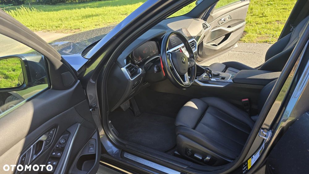 BMW Seria 3 330i Sport Line - 13