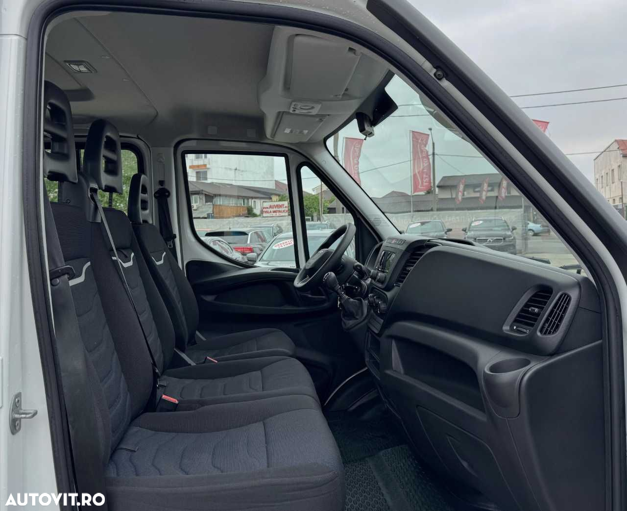 Iveco DAILY PLATFORMA 6+1 LOCURI - 18