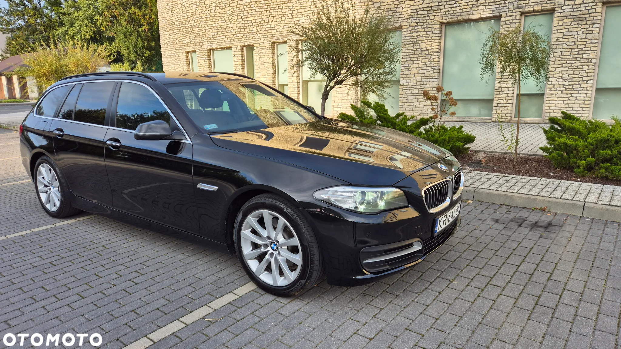 BMW Seria 5 520d xDrive Touring - 16