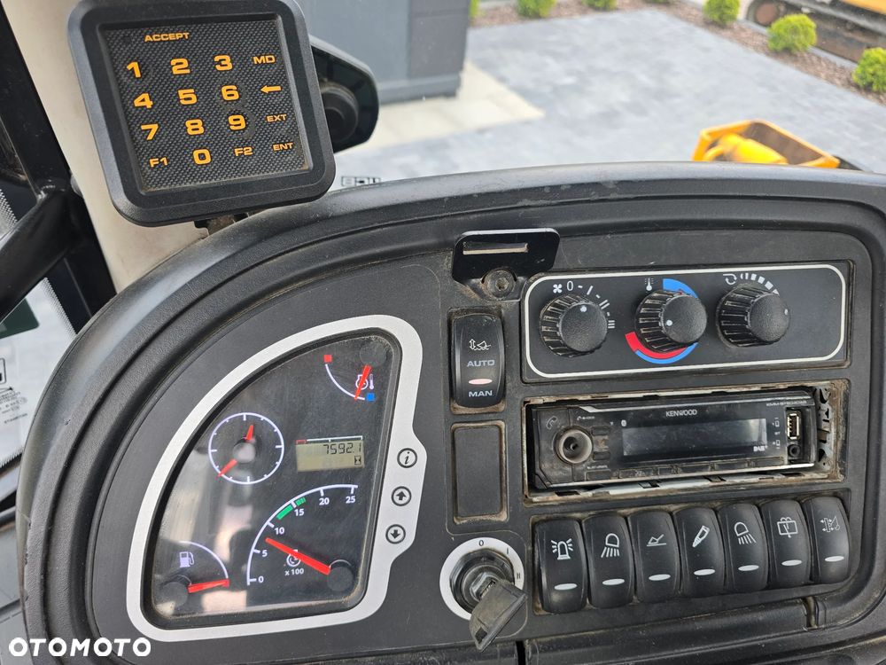 JCB - 4