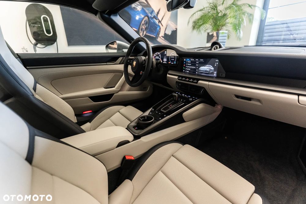 Porsche 911 Targa 4S - 17