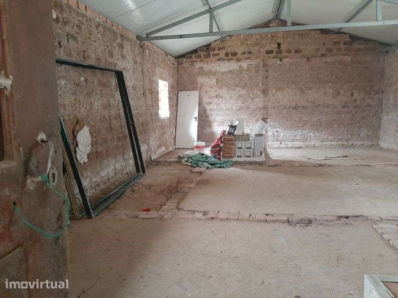 Vendo Moradia Antiga para recuperacao, fica 15 km das Praias Oeste. - Grande imagem: 5/7