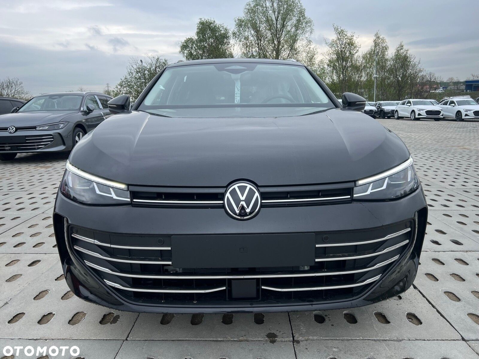 Volkswagen Passat - 4