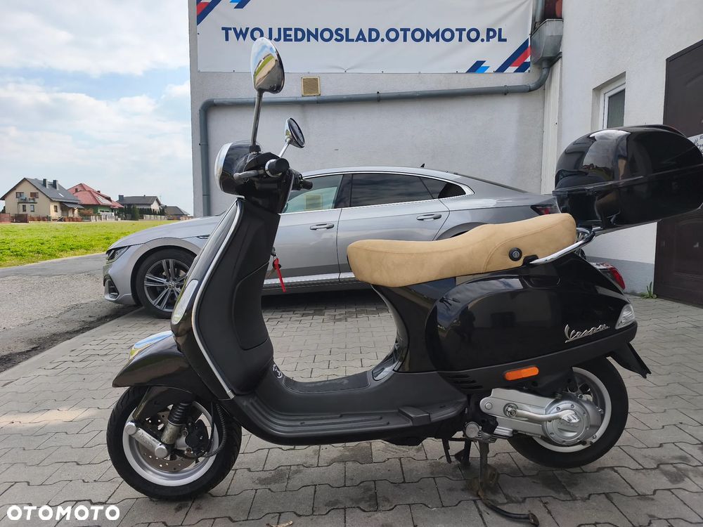 Piaggio Vespa - 2