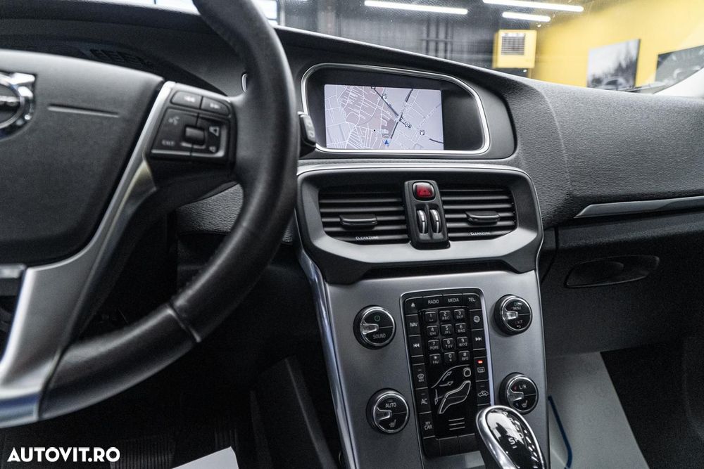 Volvo V40 D3 Geartronic Momentum - 26