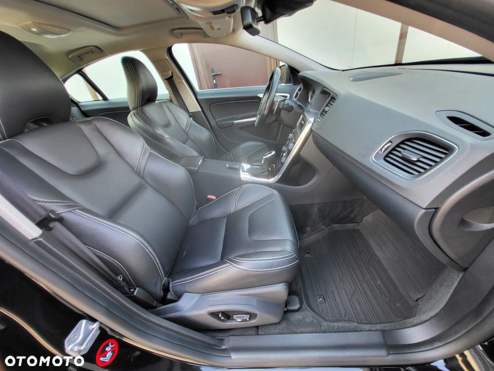 Volvo S60 T6 AWD Geartronic Summum - 25