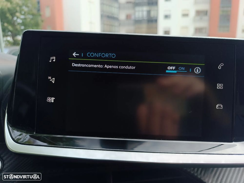 Peugeot e-208 Allure - 43