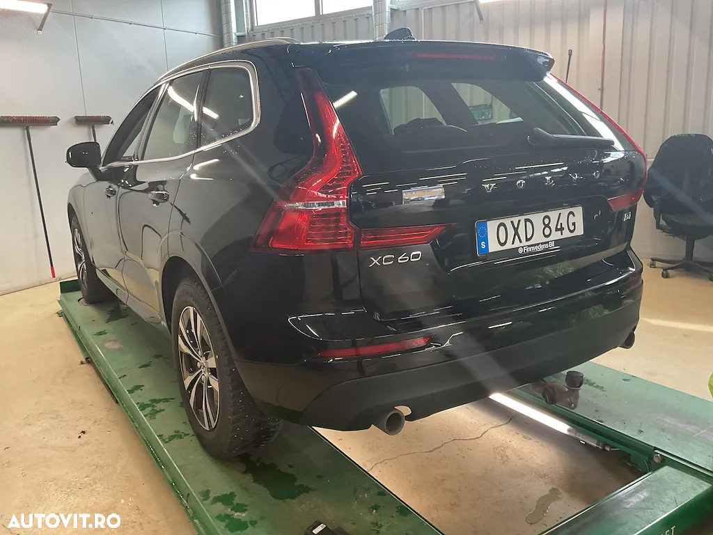 Volvo XC 60 B4 MHEV AWD Momentum Pro - 2