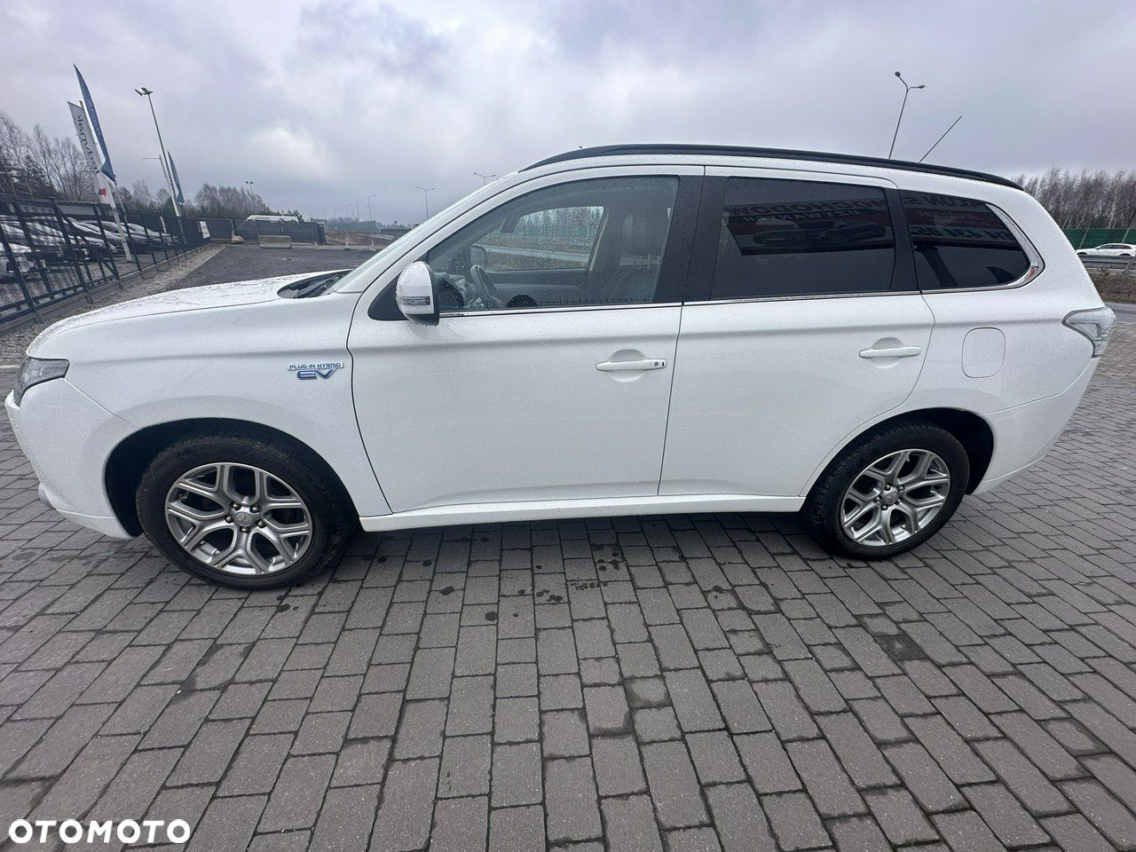 Mitsubishi Outlander - 4