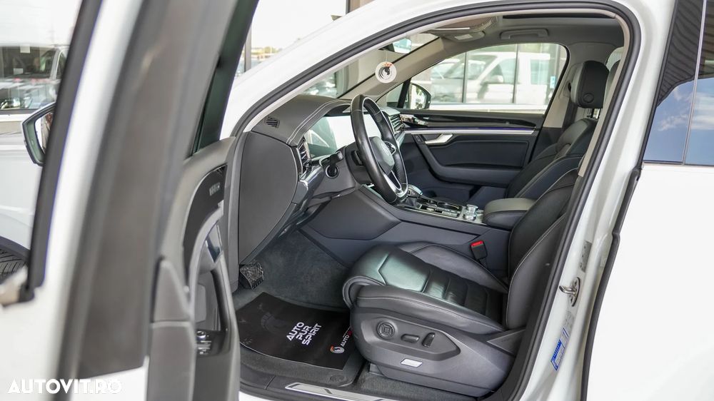 Volkswagen Touareg 3.0 V6 e-Hybrid 4Motion Aut. Elegance - 30