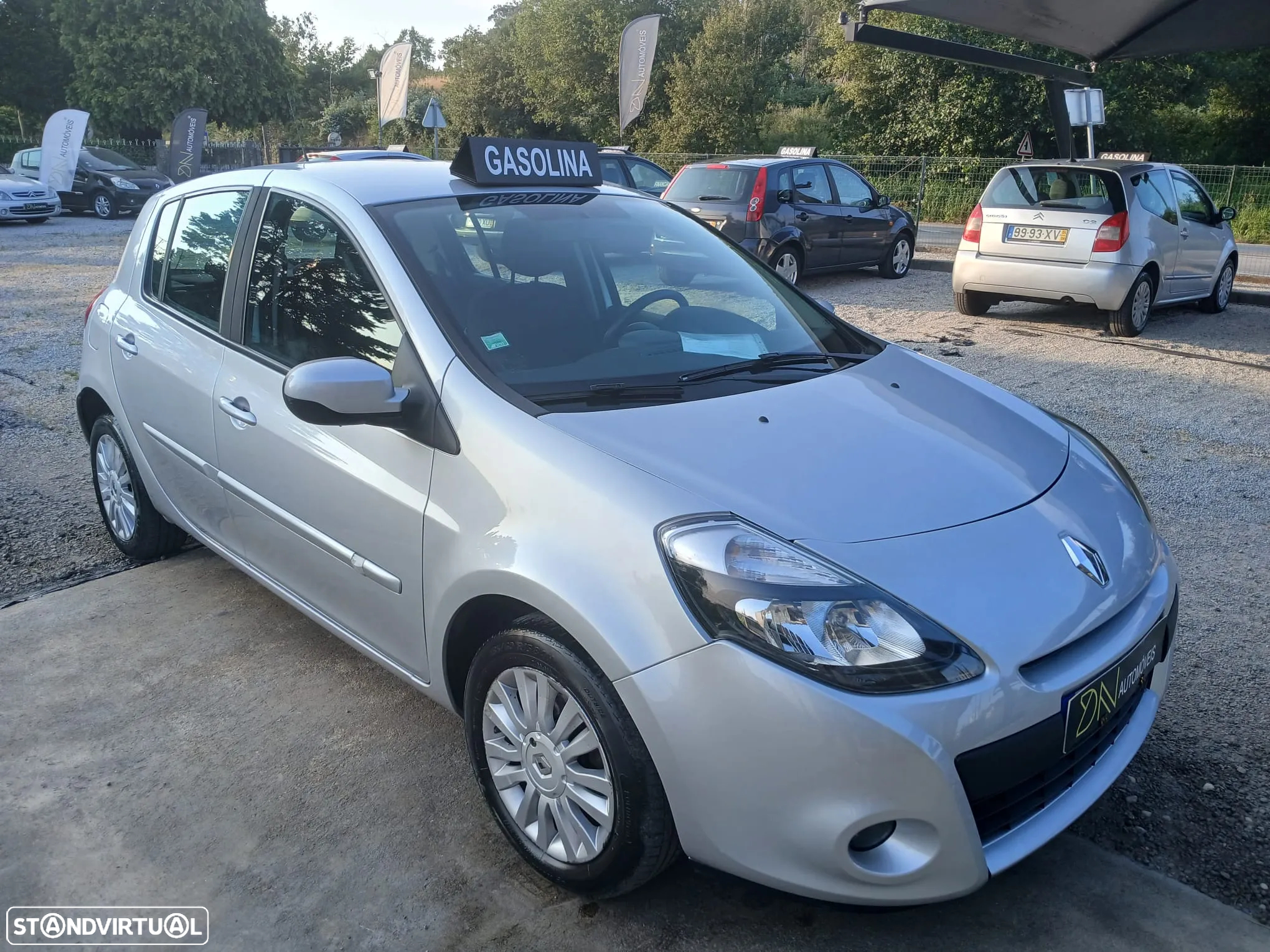 Renault Clio 1.2 16V Confort - 9
