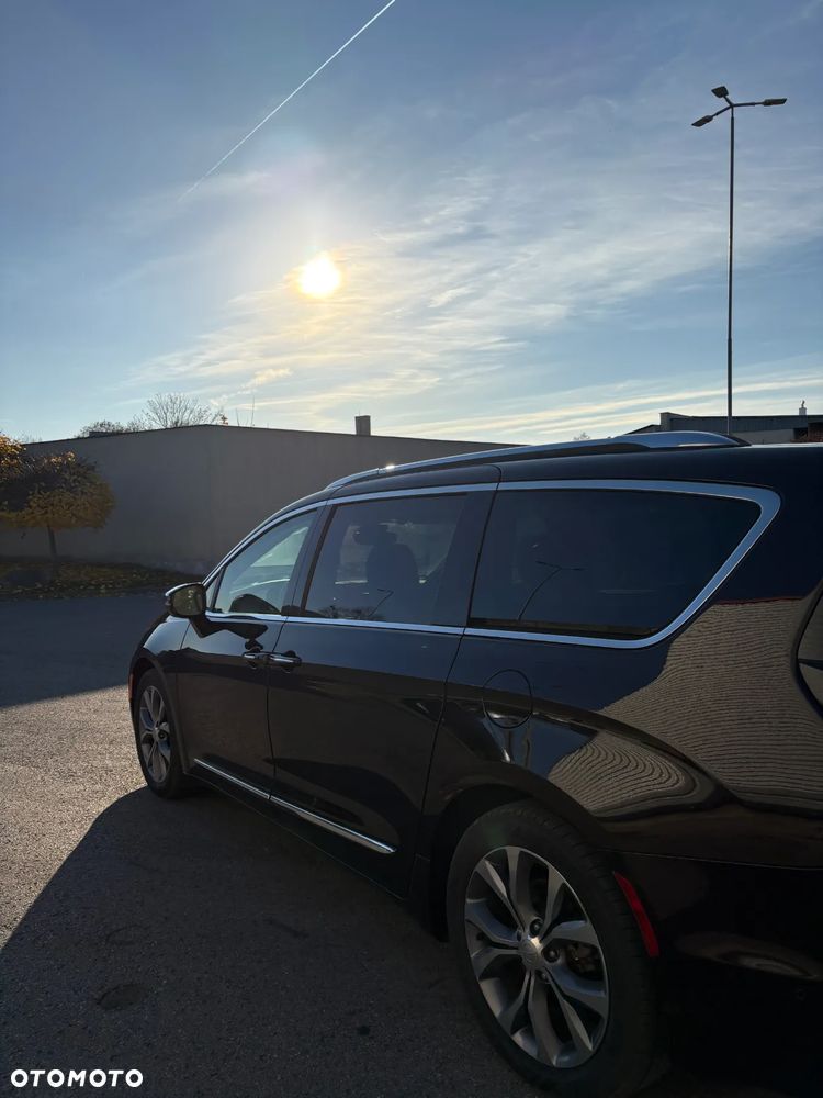 Chrysler Pacifica - 14