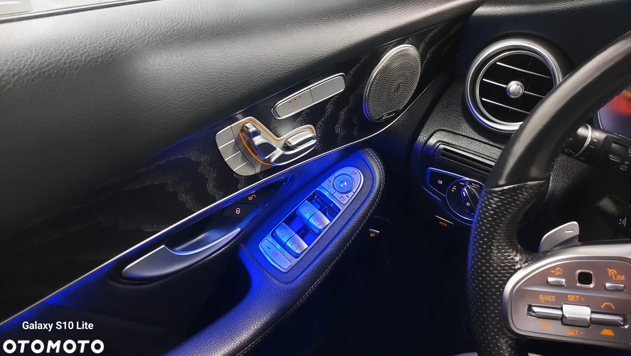 Mercedes-Benz GLC 300 d 4Matic 9G-TRONIC AMG Line Plus - 28