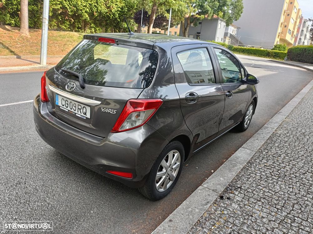 Toyota Yaris 1.4 D-4D High Pack+NAVI - 4