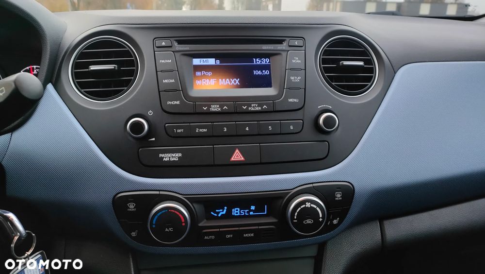 Hyundai i10 1.0 Fifa World Cup Edition - 19