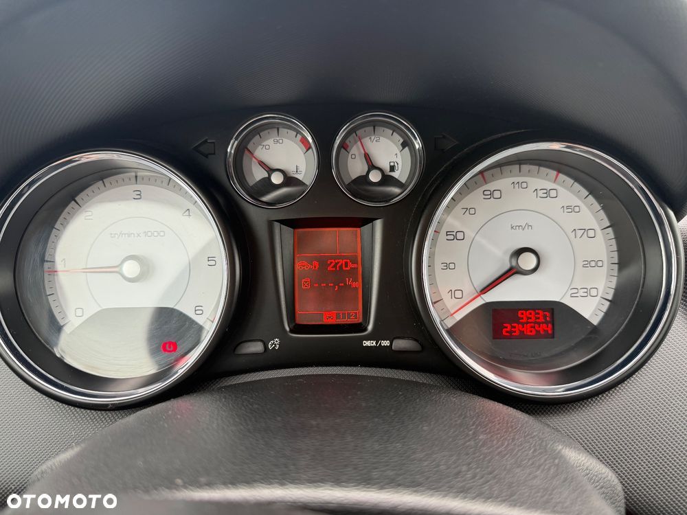 Peugeot 308 - 8