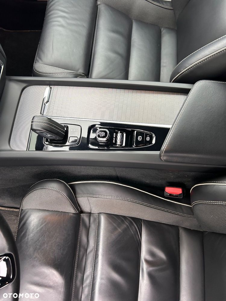 Volvo V60 D4 R-Design - 17