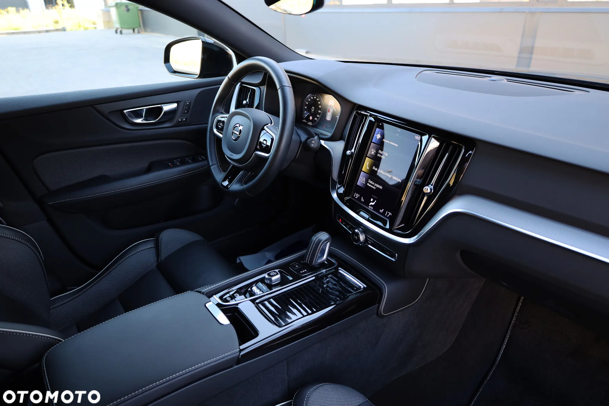 Volvo V60 T6 AWD Recharge Geartronic RDesign - 24