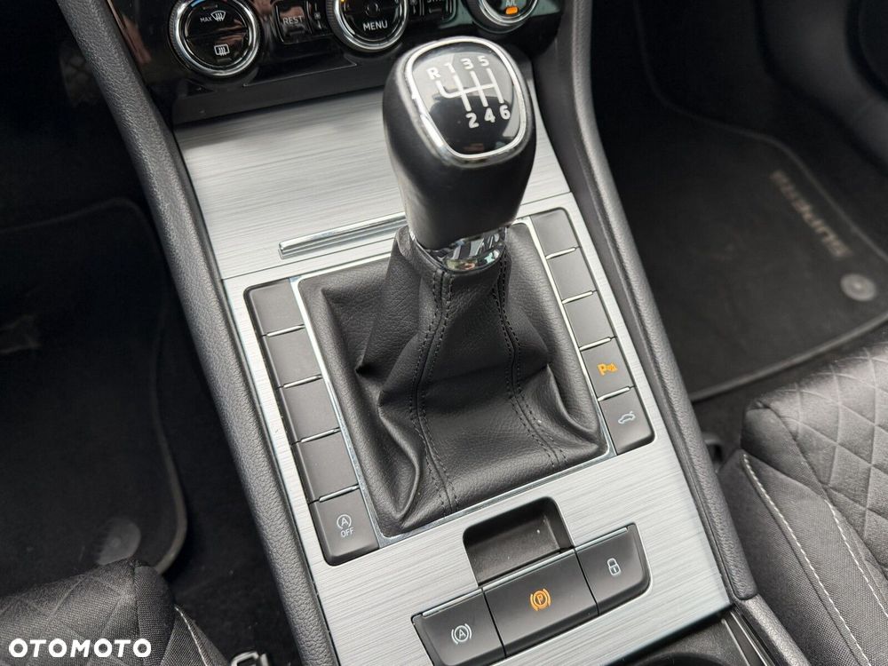 Skoda Superb 2.0 TDI SCR Ambition - 35