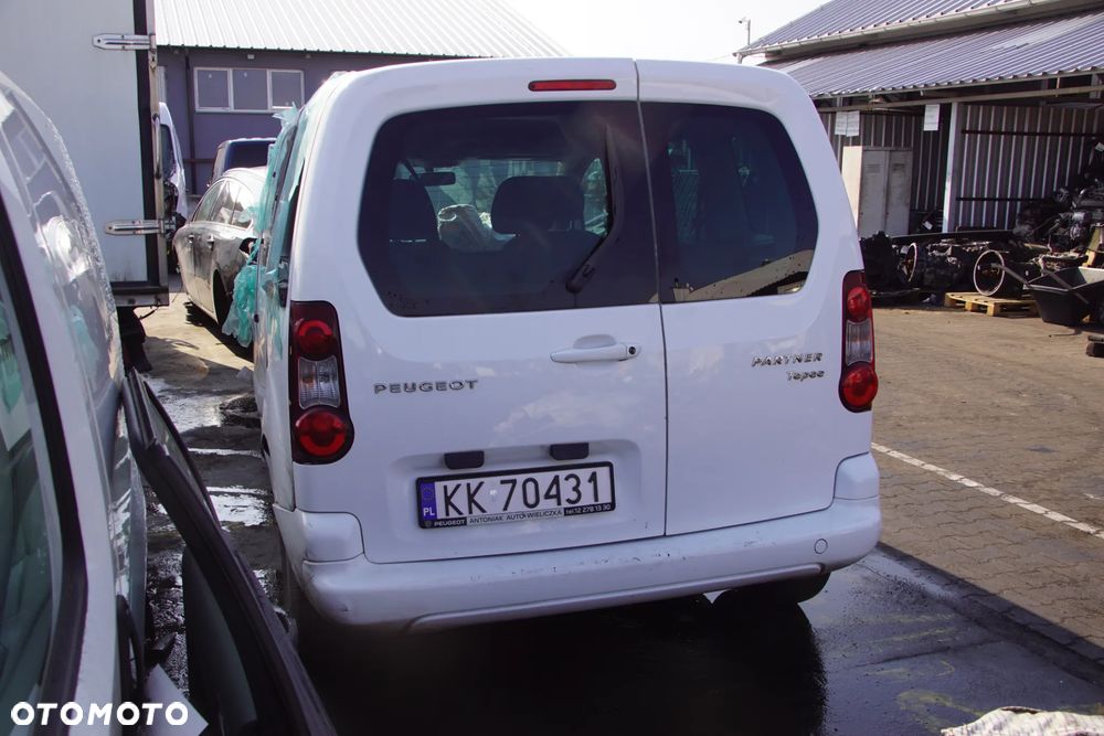Auto na części - Peugeot Partner II Tepee Lift 1.6 HDI 99 KM BH02 20ET23 EWP 2016R Silnik Skrzynia Drzwi Błotnik Zderzak Lampa Lusterko Szyba Klamka Deska Kokpit Sterownik Moduł Czujnik Licznik Panel Kierownica - 6