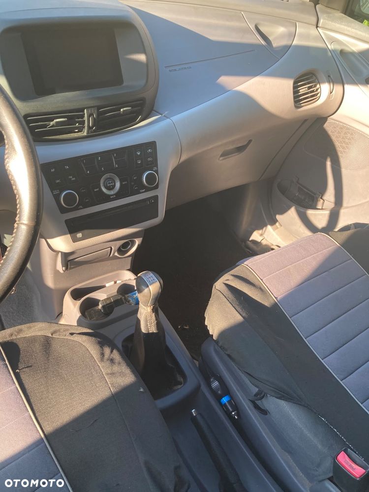 Nissan Almera - 33