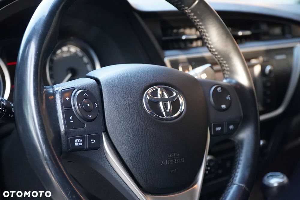 Toyota Auris 2.0 D-4D Premium Comfort - 34