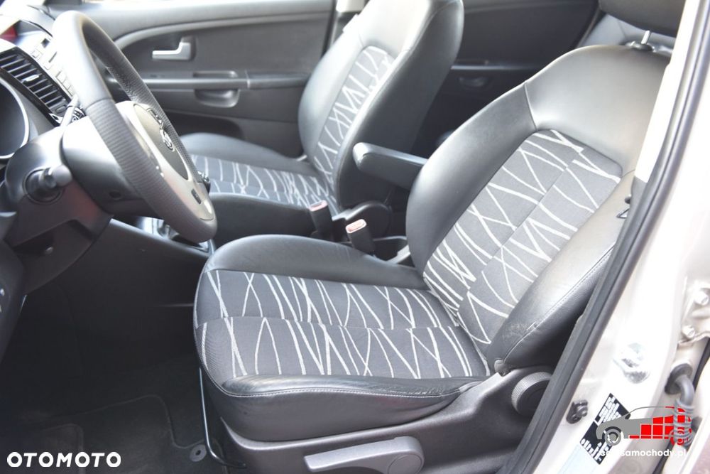 Kia Venga - 17