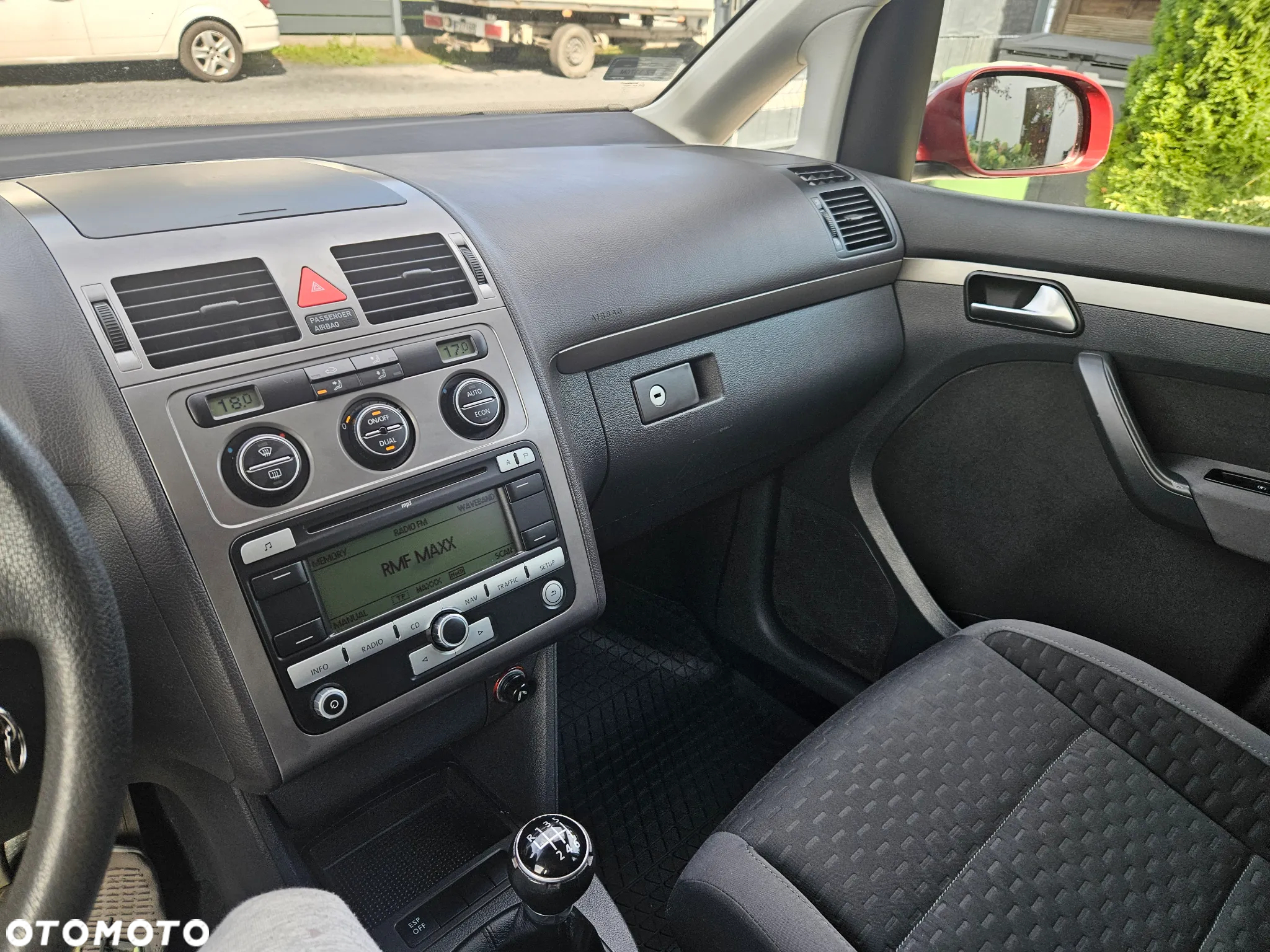 Volkswagen Touran 2.0 TDI DPF BlueMotion Technology Comfortline - 18