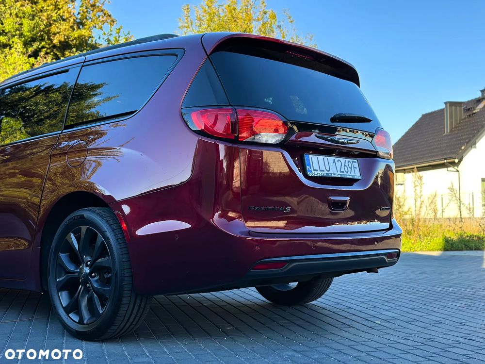 Chrysler Pacifica - 9