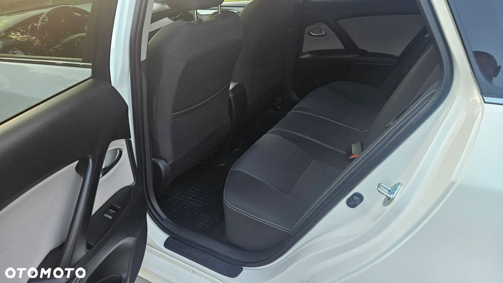 Toyota Avensis - 5