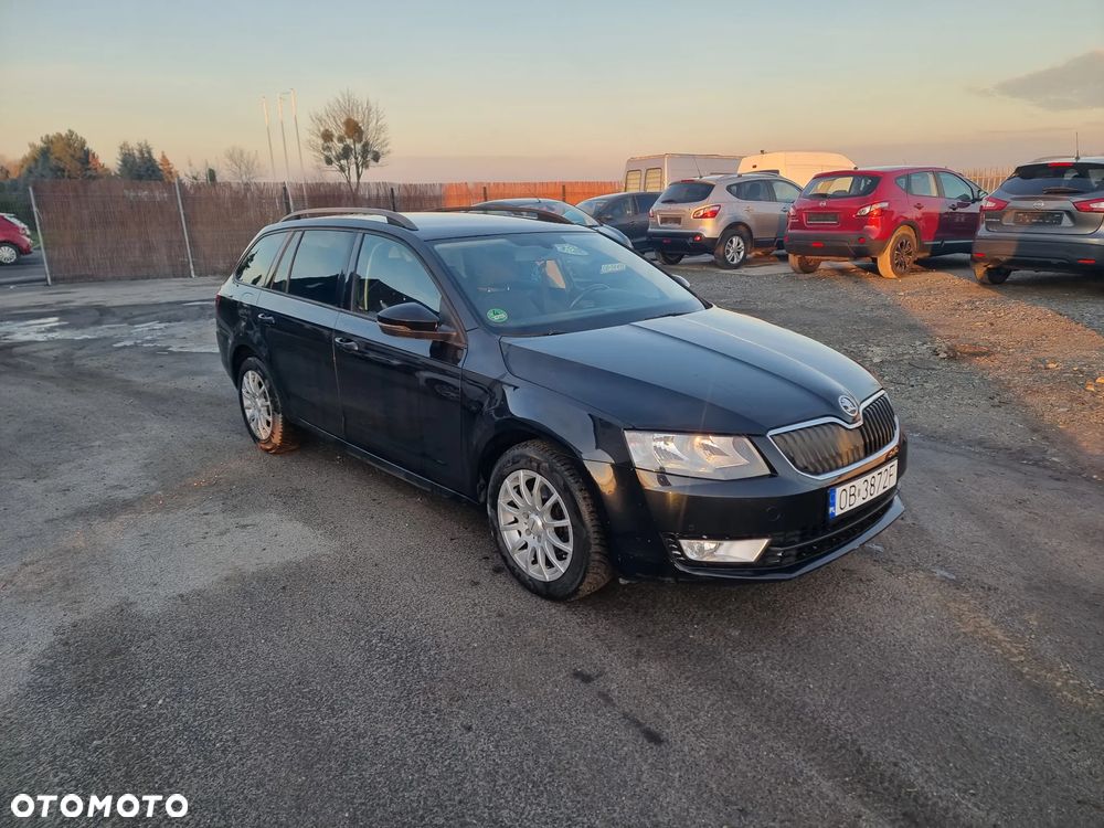 Skoda Octavia 1.6 TDI Ambiente DSG - 2