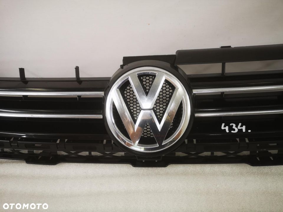 VW CADDY / TOURAN 10-14 ATRAPA PRZÓD / GRILL NR 2K5853651 1T0853651BQ 1T0853653L NR AUKCJI NG434 - 5