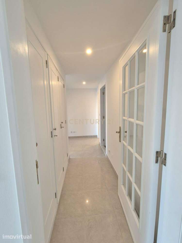 Apartamento T3 renovado com vista em Cascais - Grande imagem: 4/25