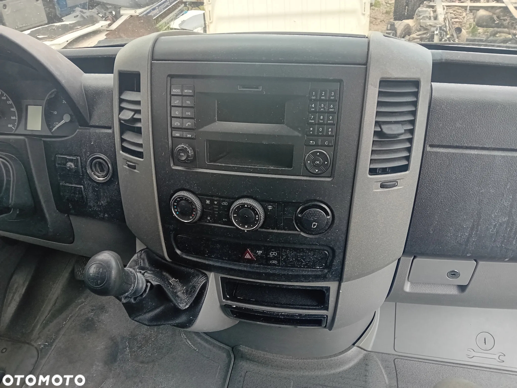 Mercedes-Benz Sprinter - 13