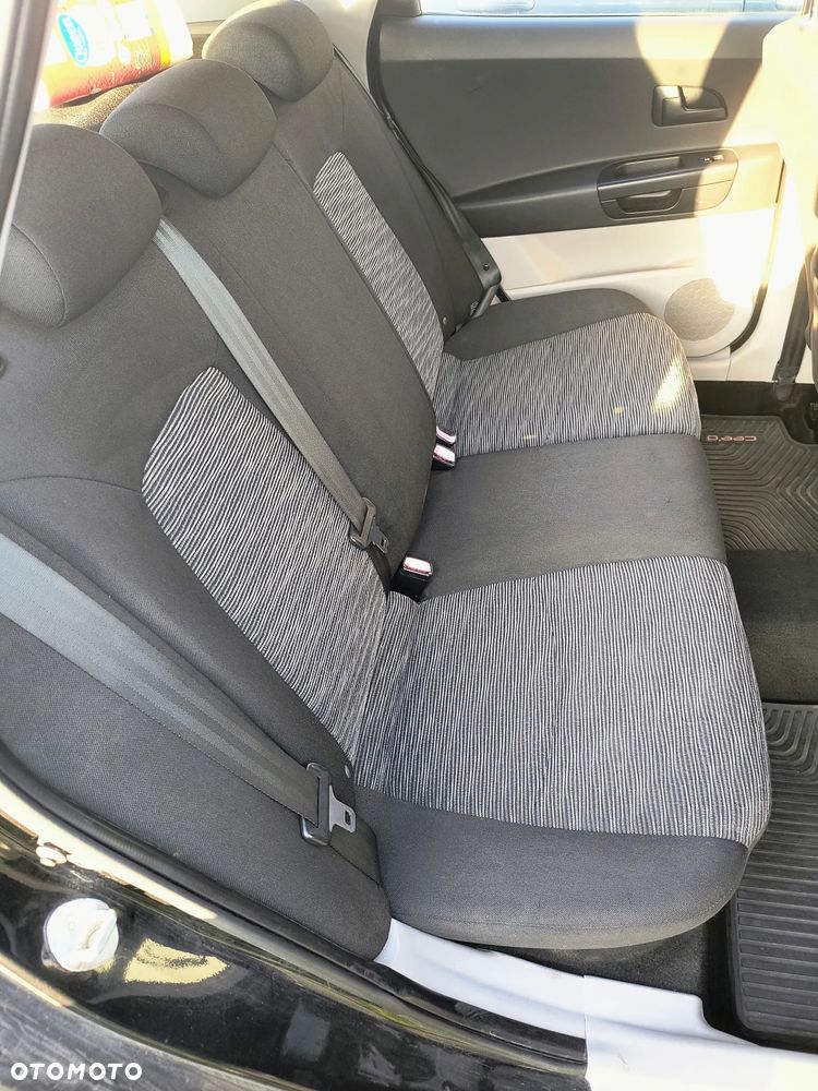 Kia Ceed - 8