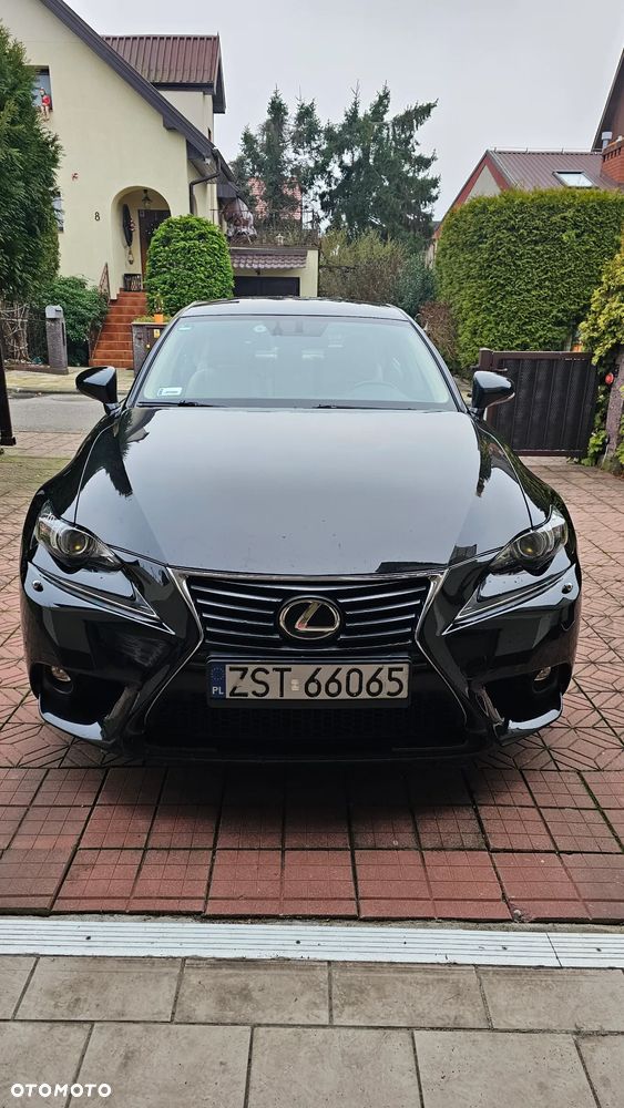 Lexus IS - 4